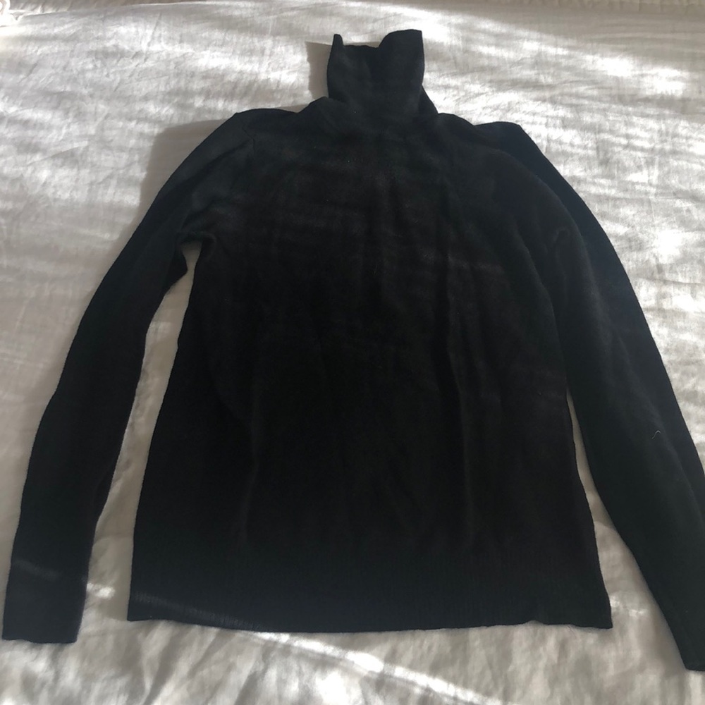 Women’s cashmere turtleneck